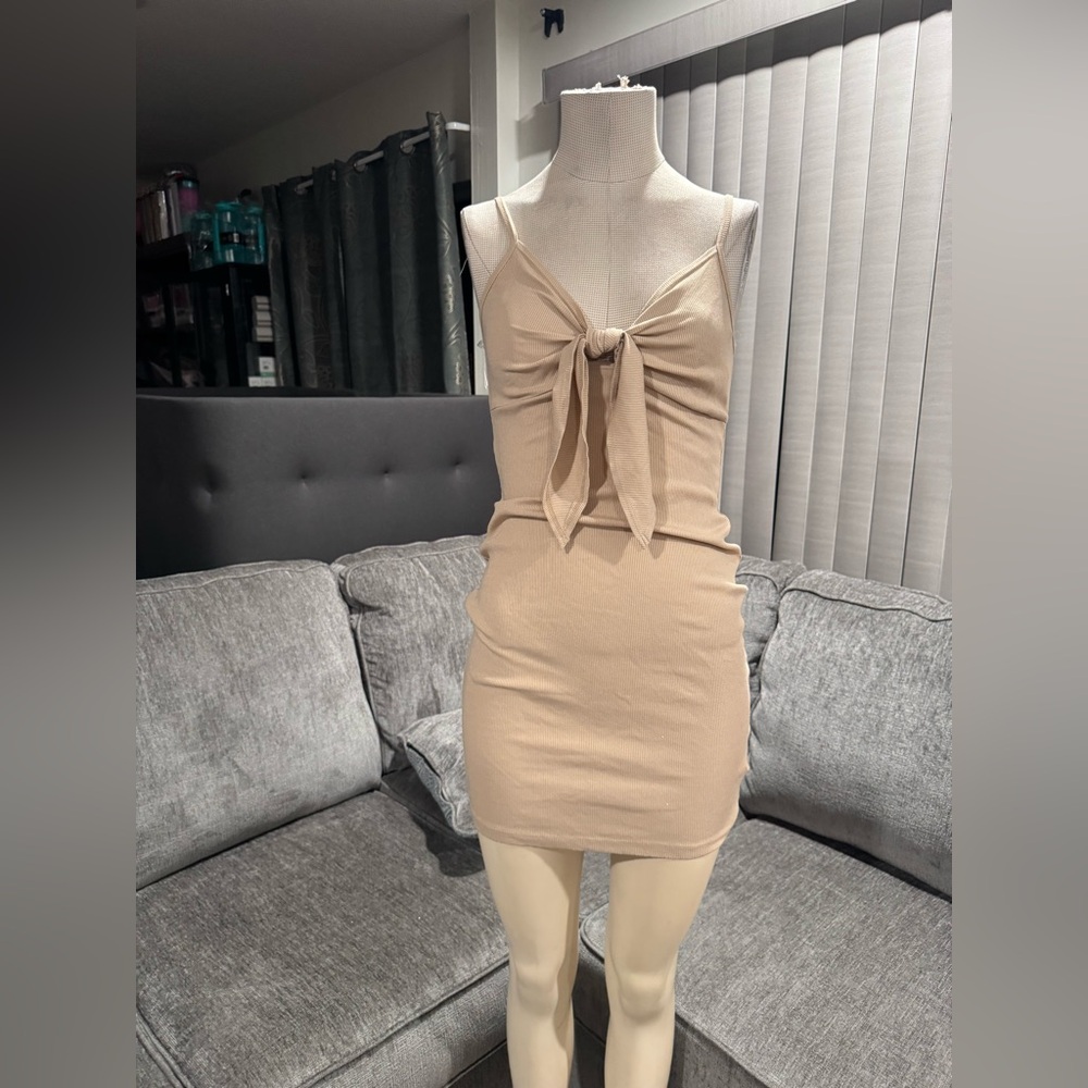 🌸AMTIOUS weekend beige mini dress ✨